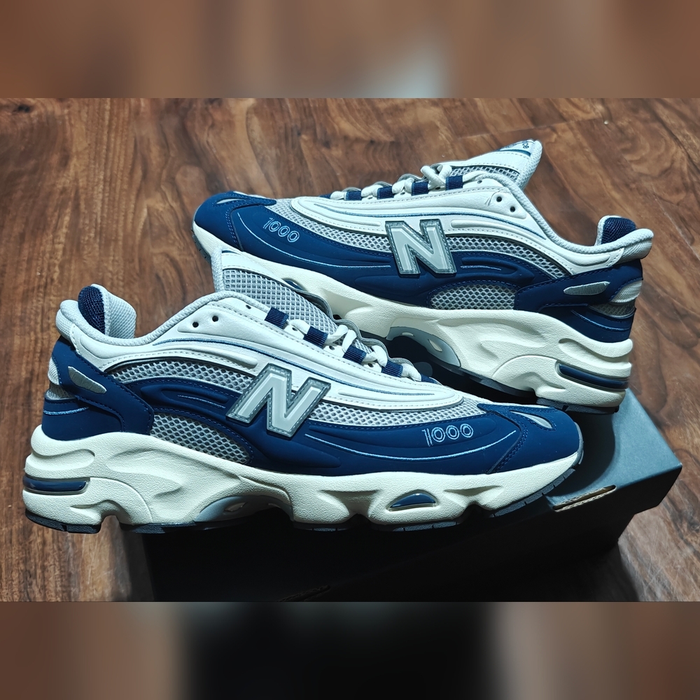 New Balance 1000 Men's Navy and White Sneakers. Size 10 Men & 11.5 Womens